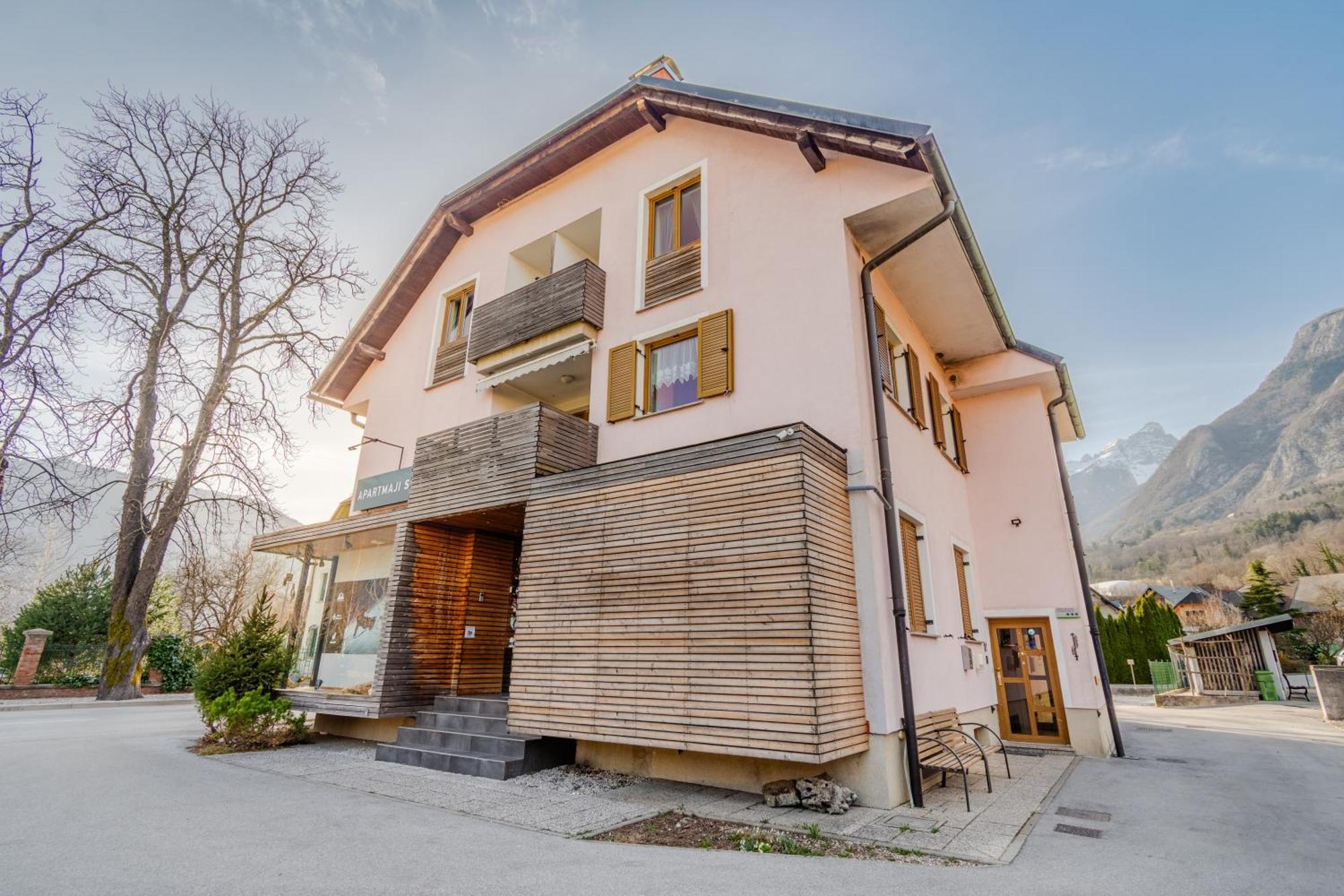 Apartments Skok With Rafting And Free Parking Бовец Екстериор снимка